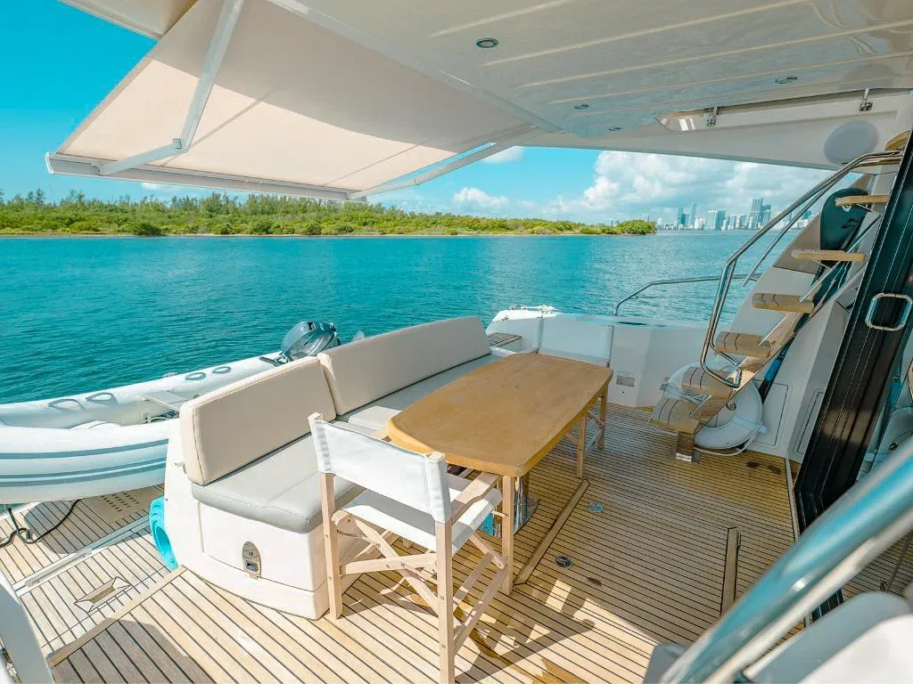52′ Prestige Fly photo 8