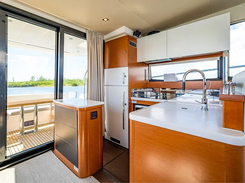 52′ Prestige Fly photo 9