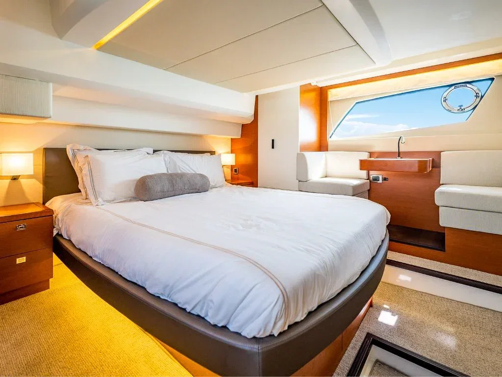 52′ Prestige Fly photo 11