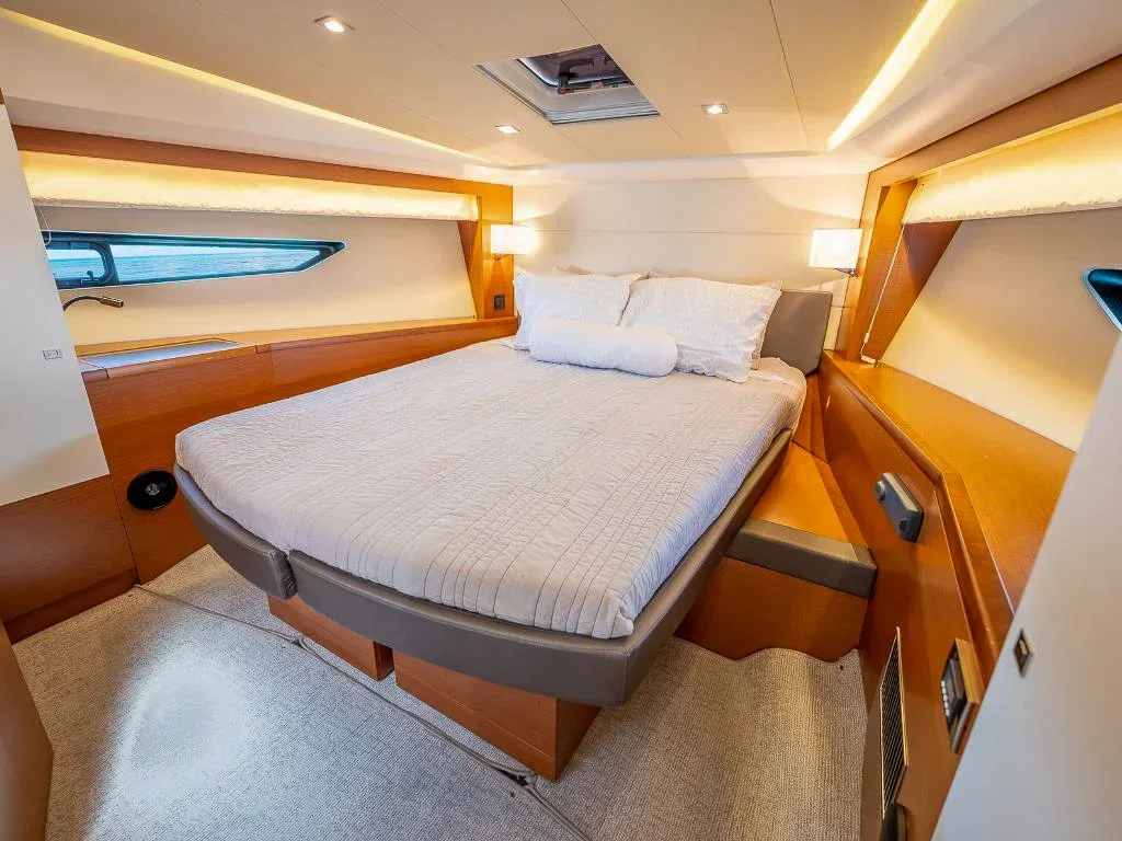52′ Prestige Fly photo 13