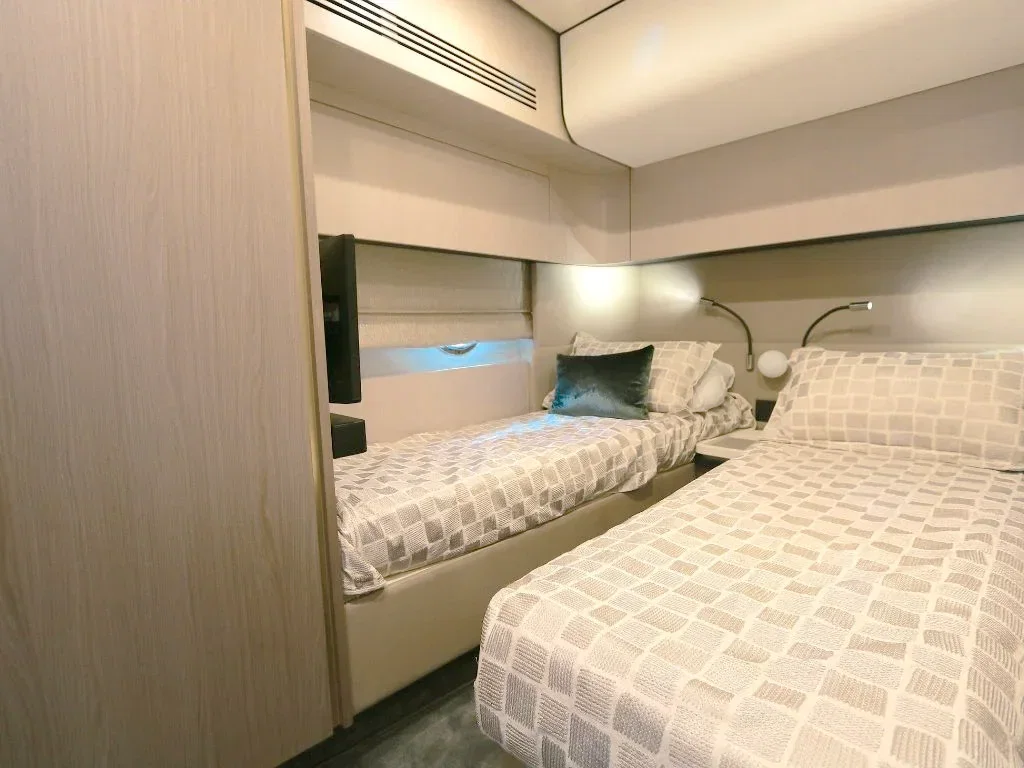 55′ Azimut Fly photo 10
