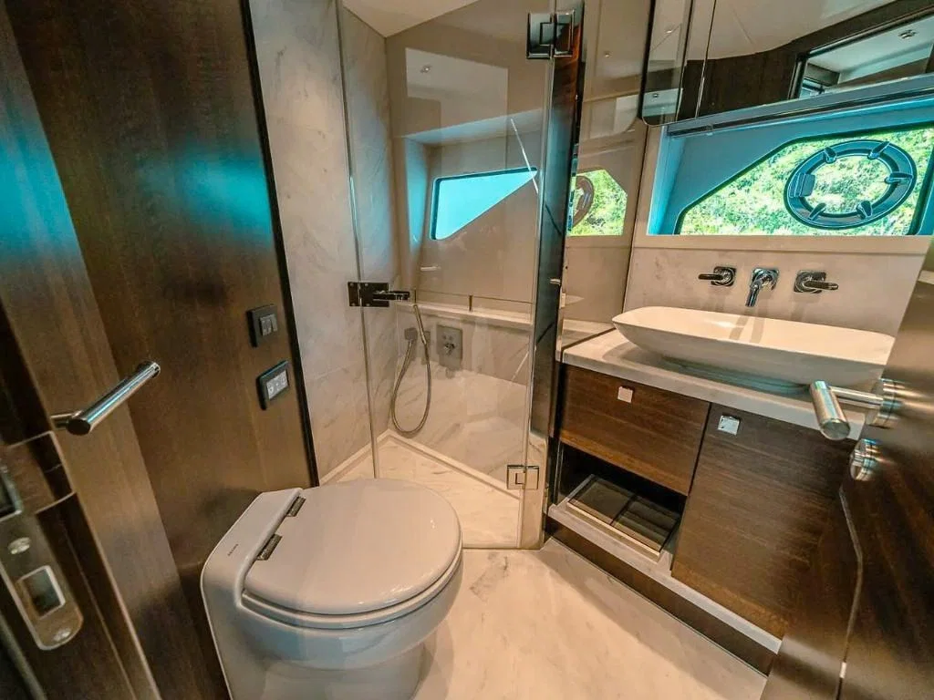 65′ Sunseeker gallery photo 3