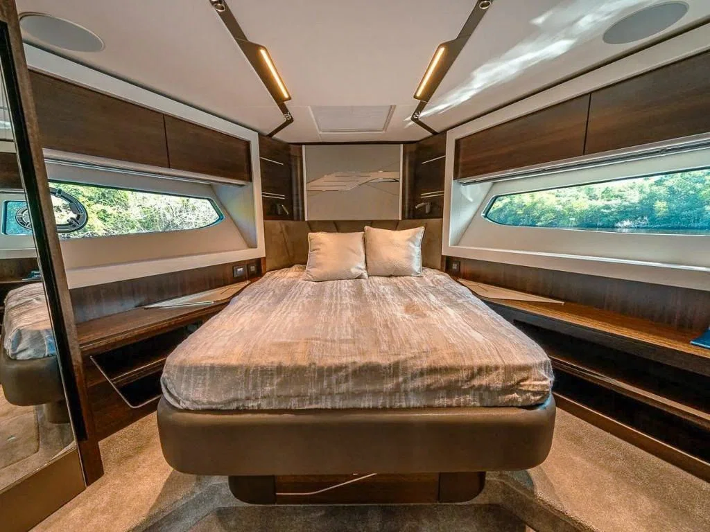 65′ Sunseeker gallery photo 4