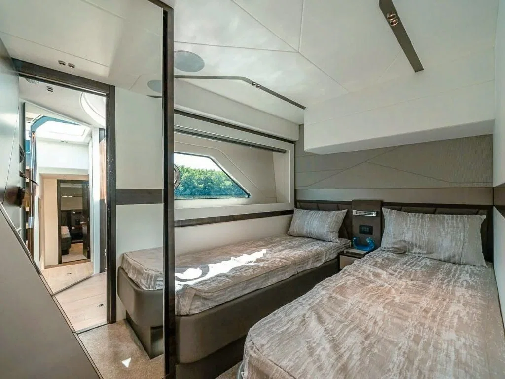 65′ Sunseeker gallery photo 5