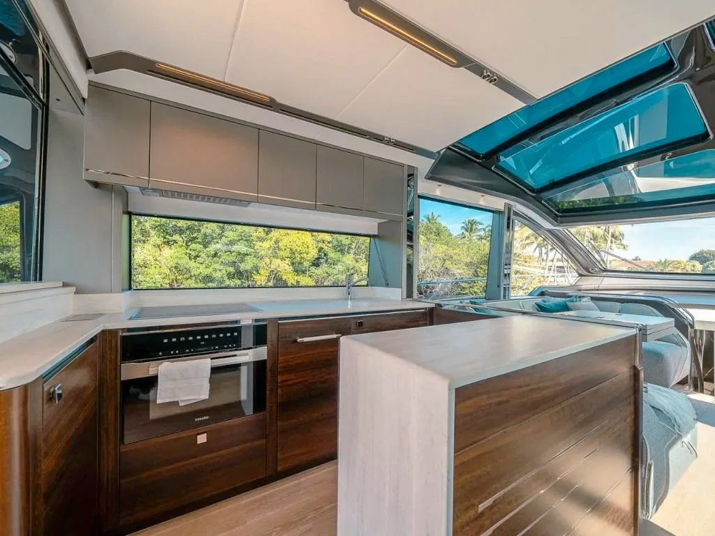 65′ Sunseeker photo 12
