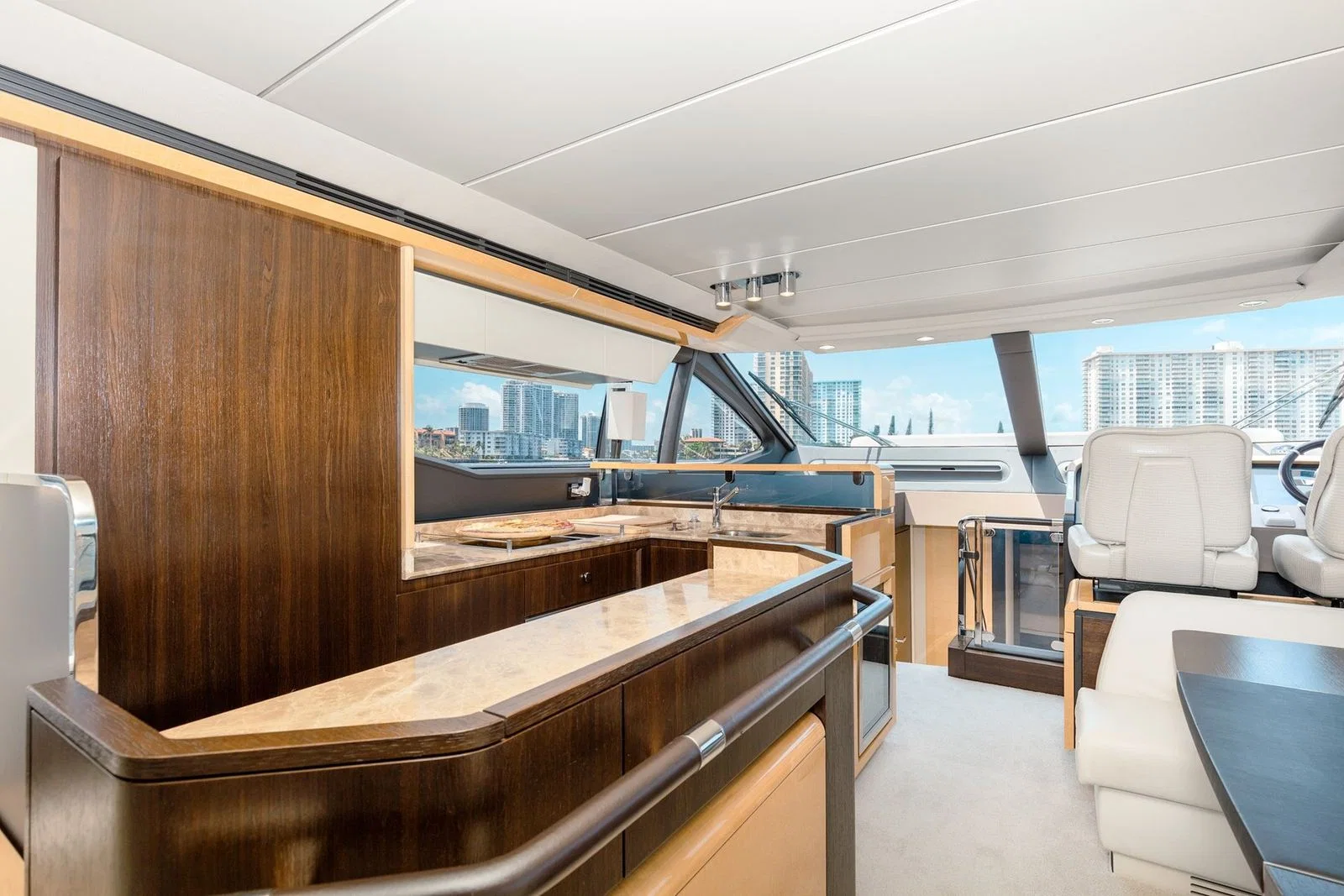 70′ Azimut Fly photo 7