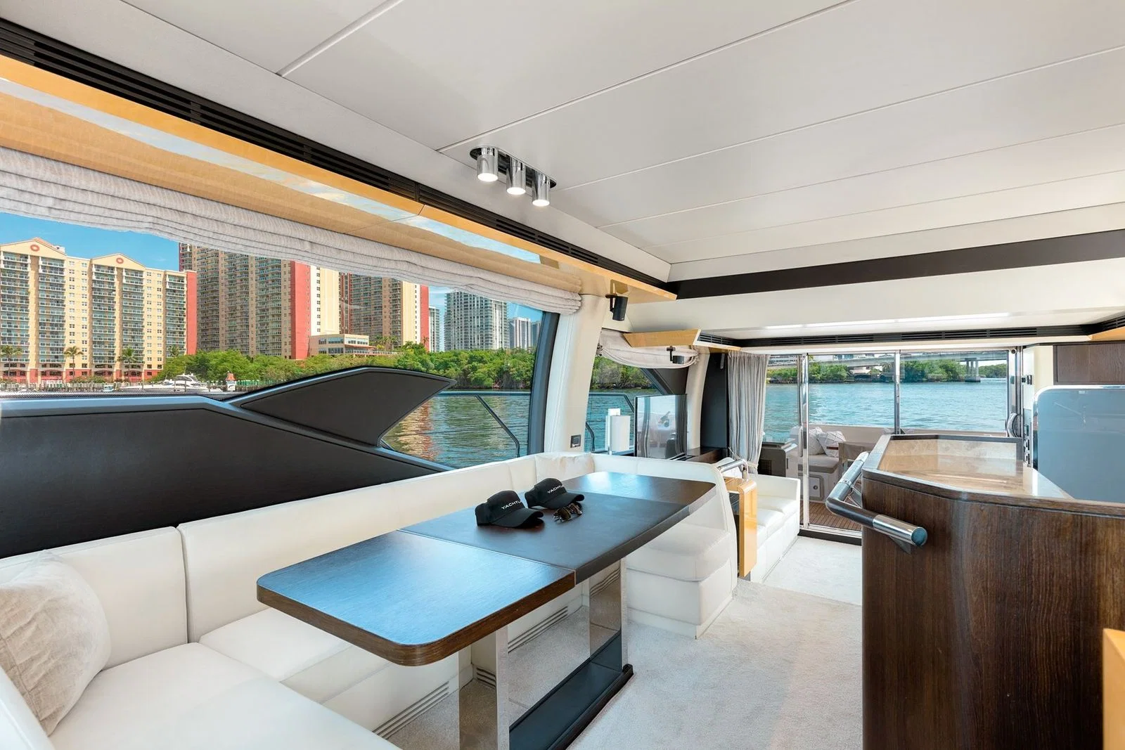 70′ Azimut Fly photo 15